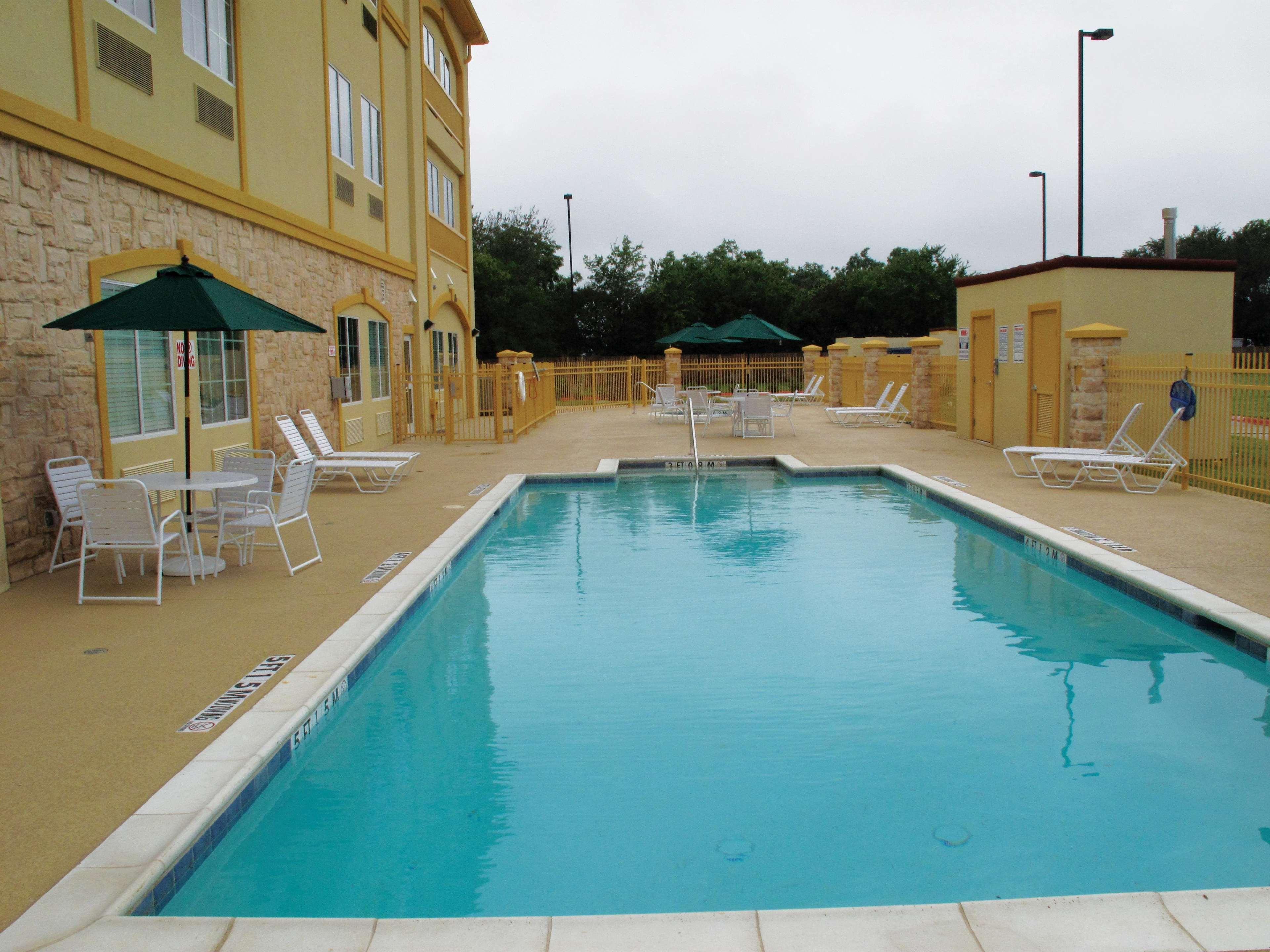 La Quinta By Wyndham Ennis Otel Dış mekan fotoğraf